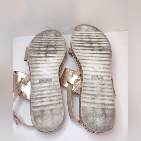 Rouge Helium women's champagne metallic sandals size (8) - Picture 8 of 9